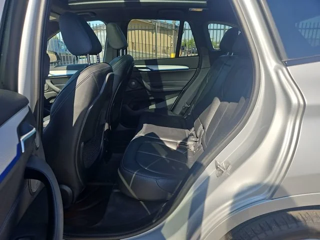 Used 2018 Silver BMW xDrive28i image 25
