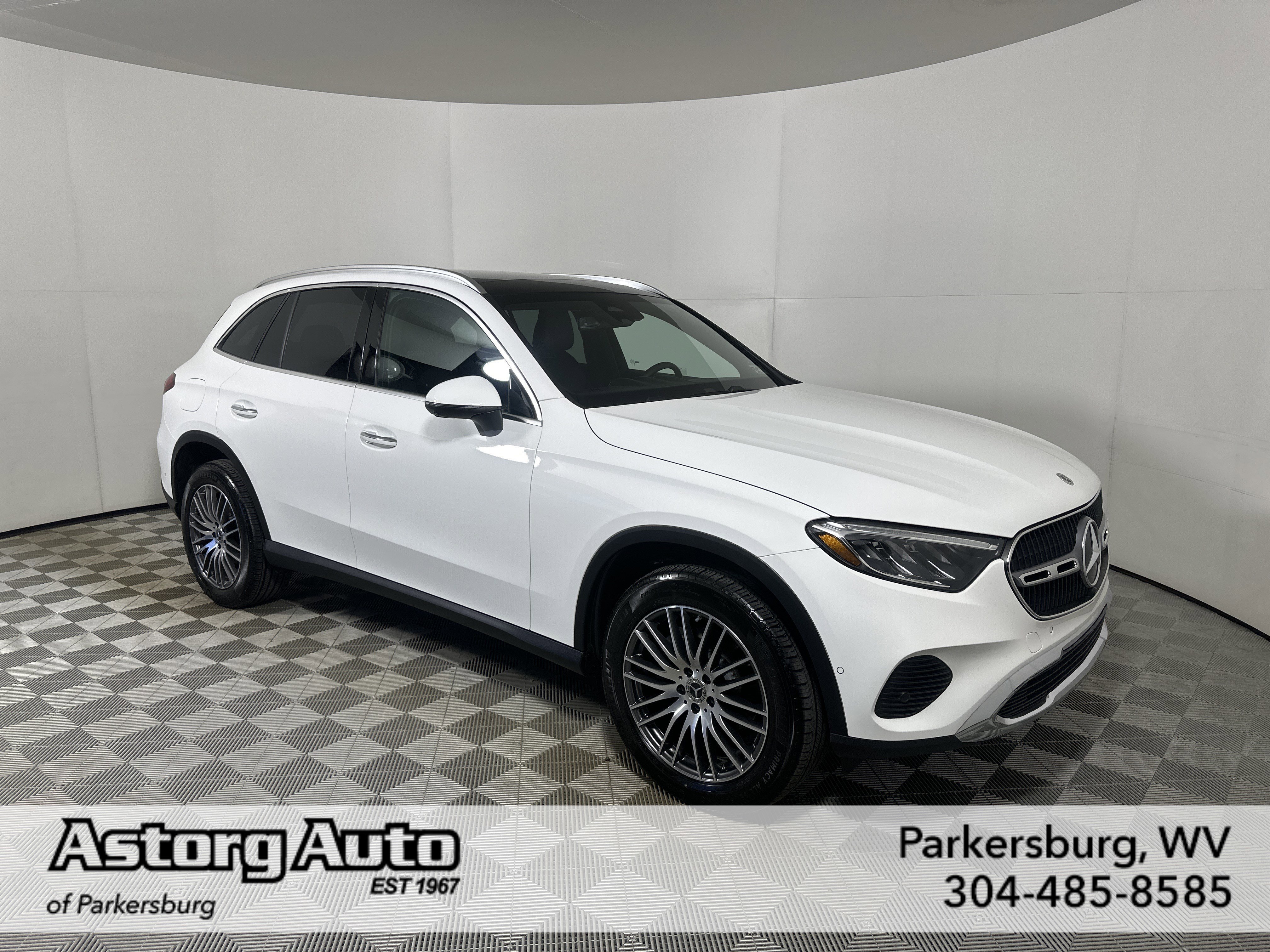 Used 2025 White Mercedes-Benz GLC 300 image 1