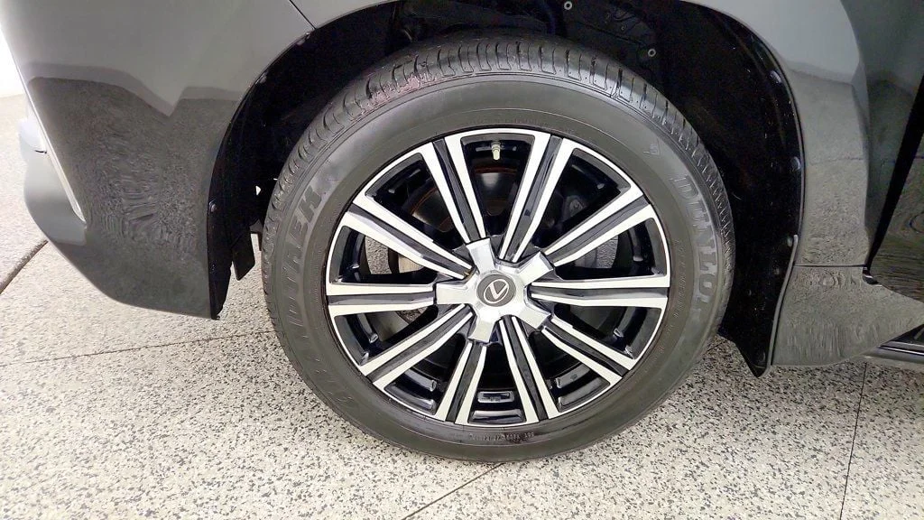 Used 2019 Black Onyx Lexus LX 570 Three Row 4WD w/ Mark Levinson, Rear DVD & Luxury Pkg image 9