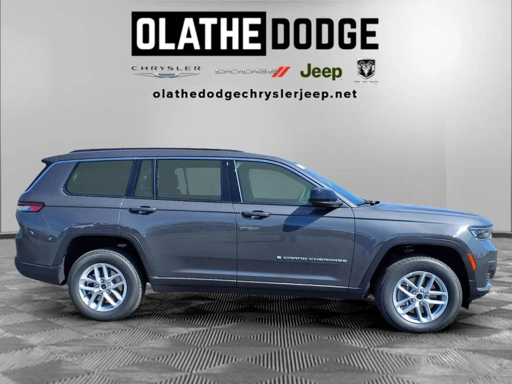 New 2026 Baltic Gray Metallic Clear-Coat Exterior Paint Jeep Laredo image 31