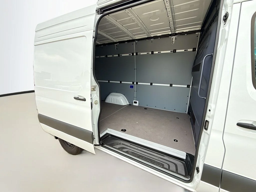 Used 2025 White Mercedes-Benz Cargo 144 WB image 24