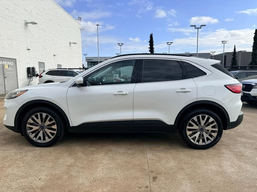 Used 2022 Star White Metallic Tri-Coat Ford Titanium AWD Dilawri Certified   Local BC image 11