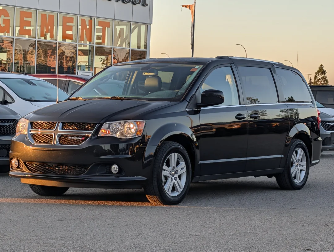Used 2019 Black Dodge Crew Plus - - FWD - 3.6L V6 - Power Sliding Doors - Power Liftgate - Leather Seat & More! image 4