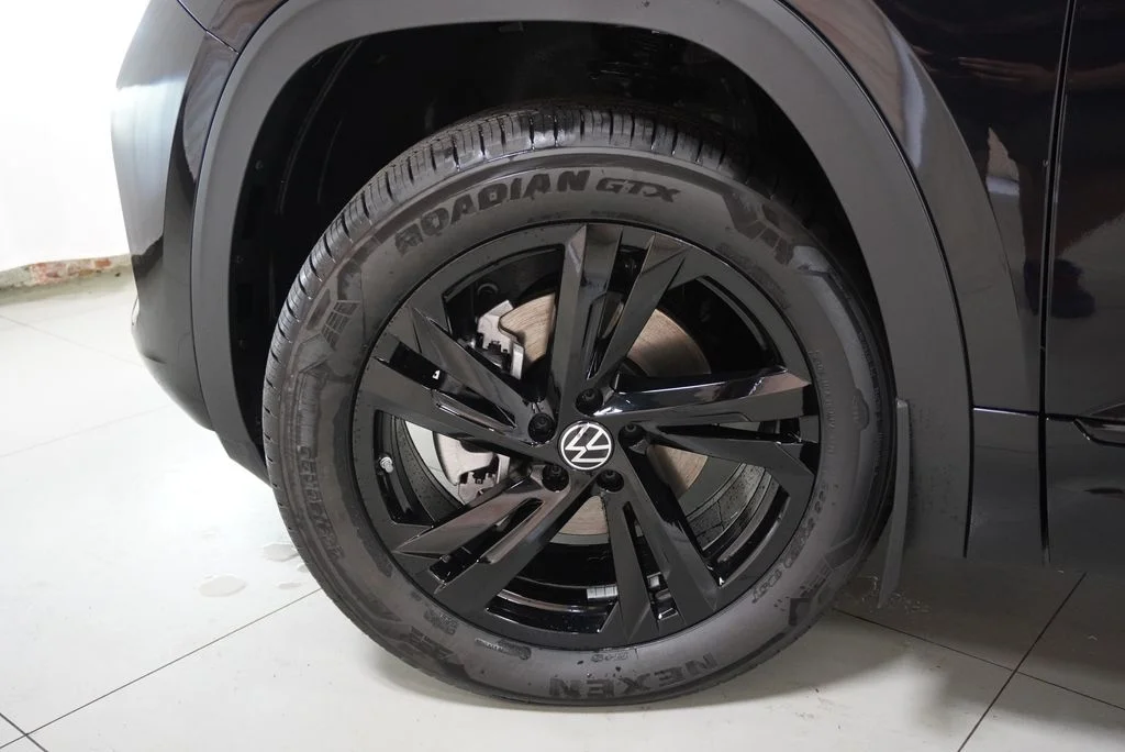 New 2026 Deep Black Volkswagen 2.0T SEL R-Line Black image 34