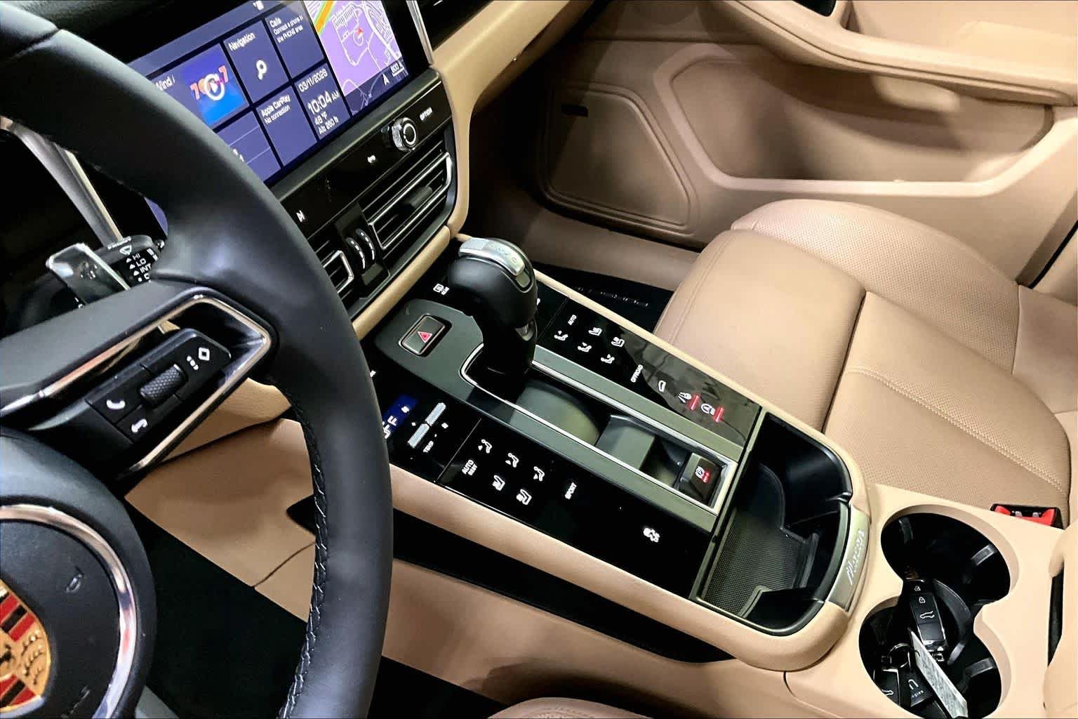 2025 Porsche Macan Base - Photo 16