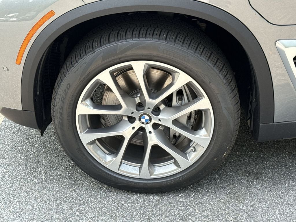 Used 2026 Gray BMW xDrive50e image 10