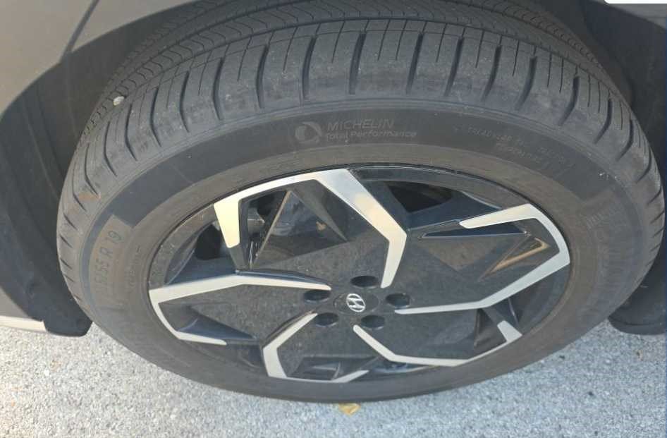 Used 2024 Gravity Gold (Matte Gold) Hyundai SEL image 7