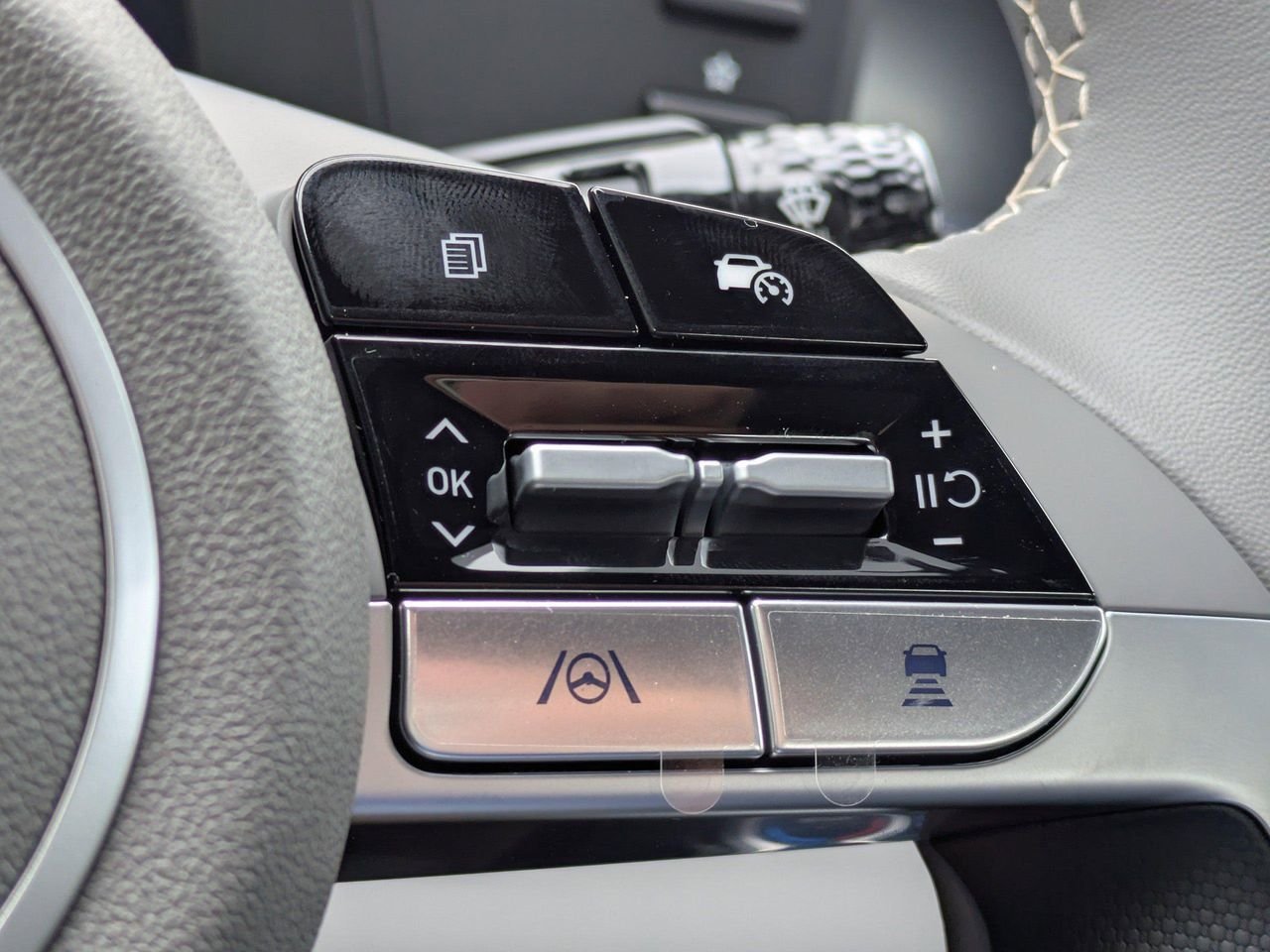 New 2026 Amazon Gray Hyundai SEL Sport Premium image 27
