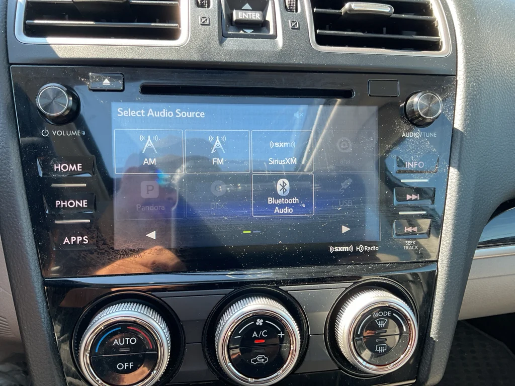 Used 2018 Ice Silver Metallic Subaru Limited image 24