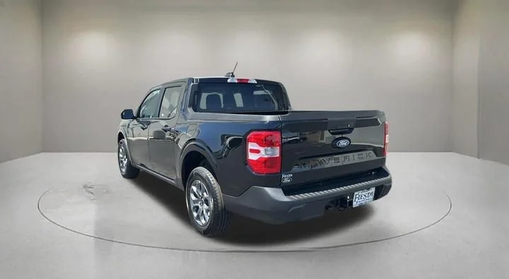 New 2026 Shadow Black Ford XLT image 2