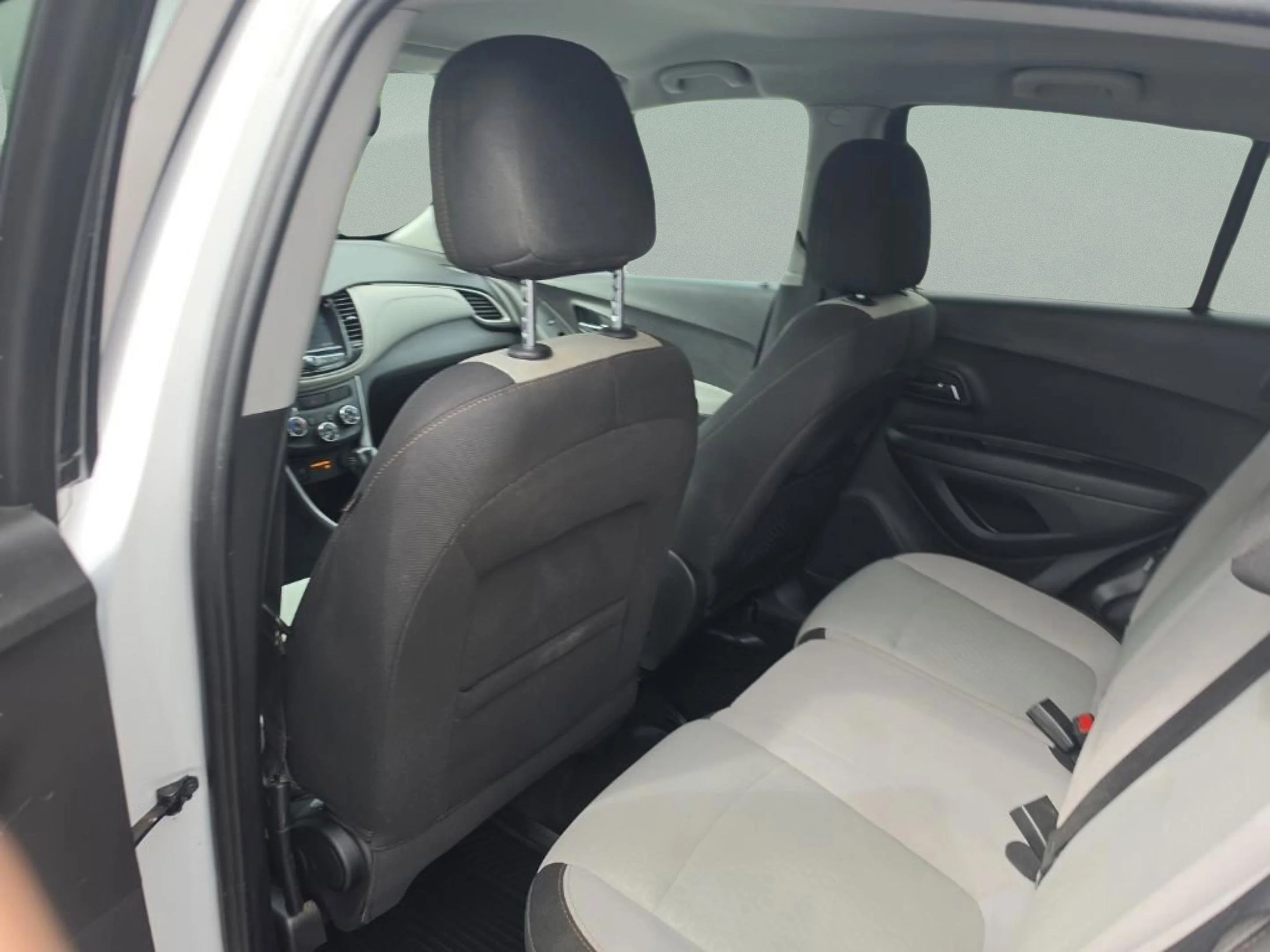 Used 2020 SUMMIT WHITE Chevrolet LS image 26