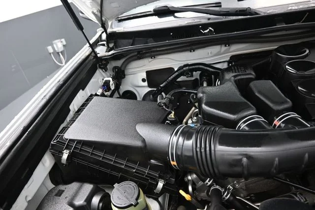 Used 2018 White Toyota SR5 image 33
