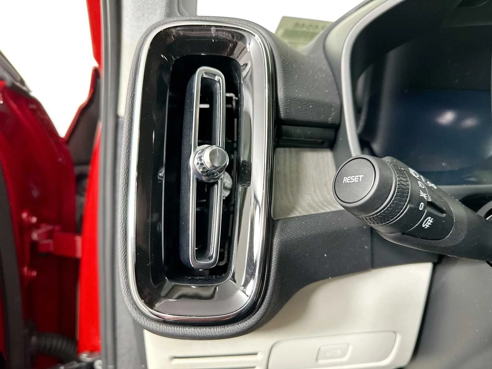 2025 Volvo XC40 Ultra - Photo 10