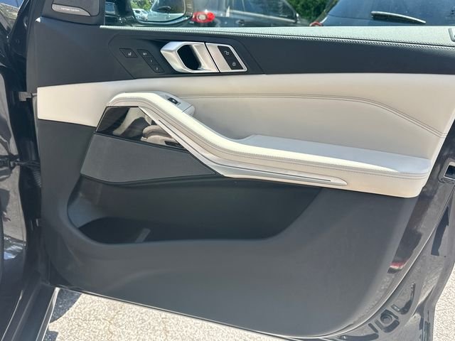Used 2021 Gray BMW xDrive40i image 14