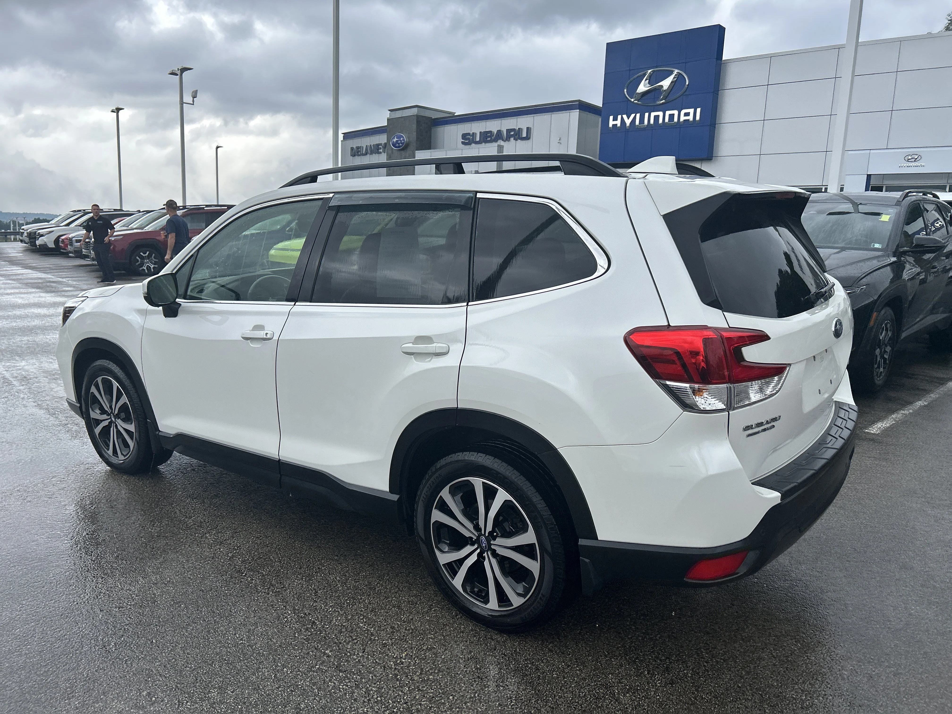 Used 2019 Crystal White Pearl Subaru Limited image 7