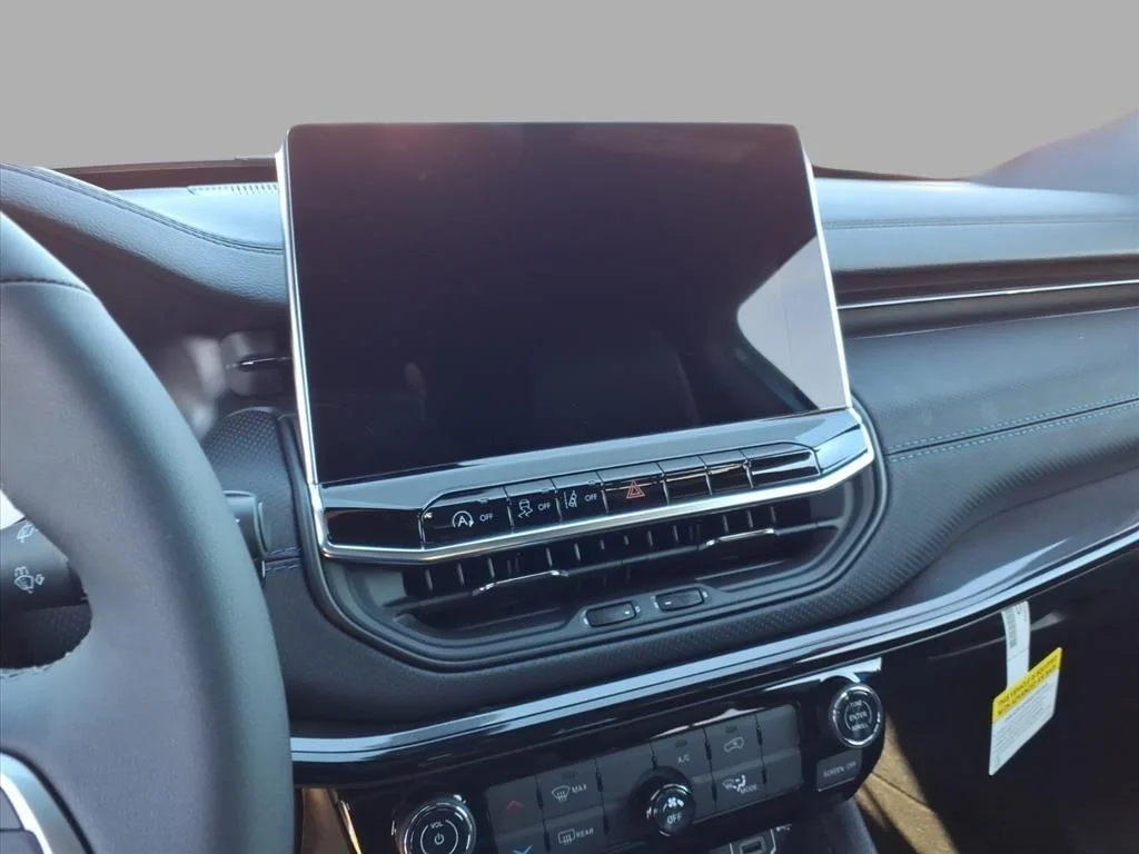 New 2026 Hydro Blue Pearlcoat Jeep Latitude image 16