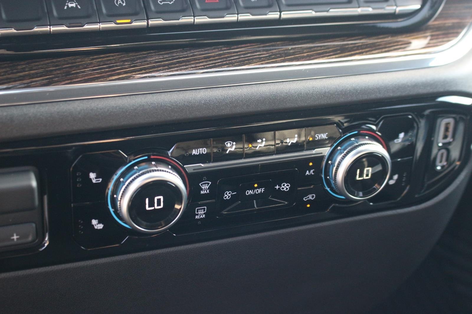 Used 2024 Summit White GMC Elevation image 30