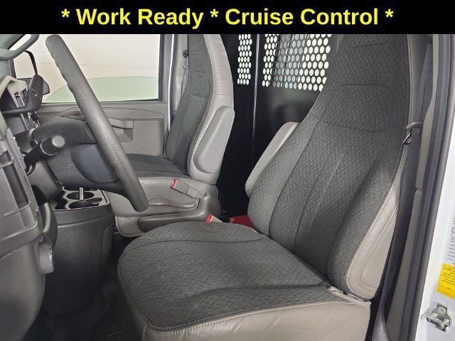 Used 2025 Summit White GMC Work Van image 22