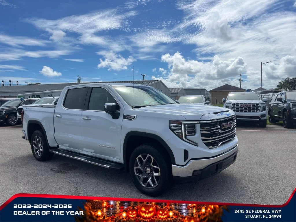 New 2026 Glacier White Tricoat GMC SLT image 2