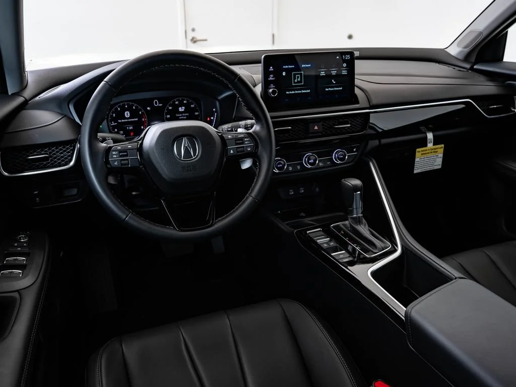 Used 2025 Platinum White Pearl Acura  image 4