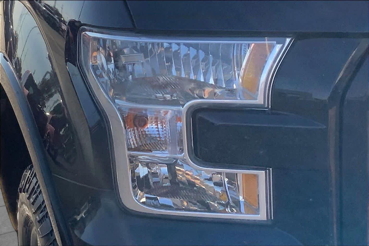 Used 2017 Shadow Black Ford XLT image 28