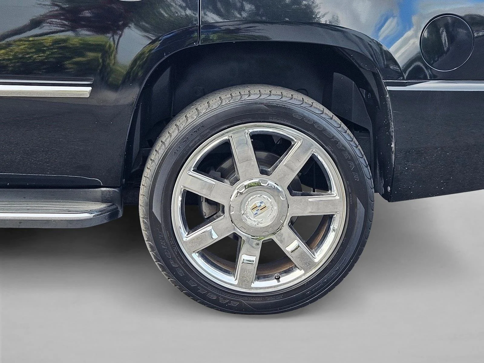 Used 2011 Black Raven Cadillac Luxury image 24