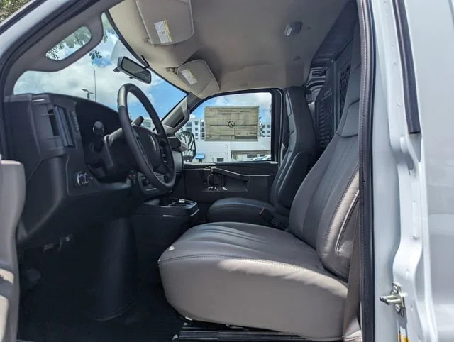2025 Chevrolet Express Cargo Work Van - Photo 6