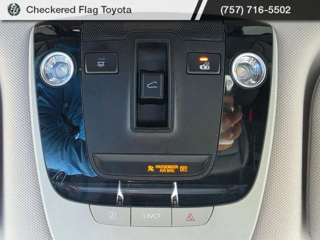 Used 2022 Aruba Green Kia S image 16