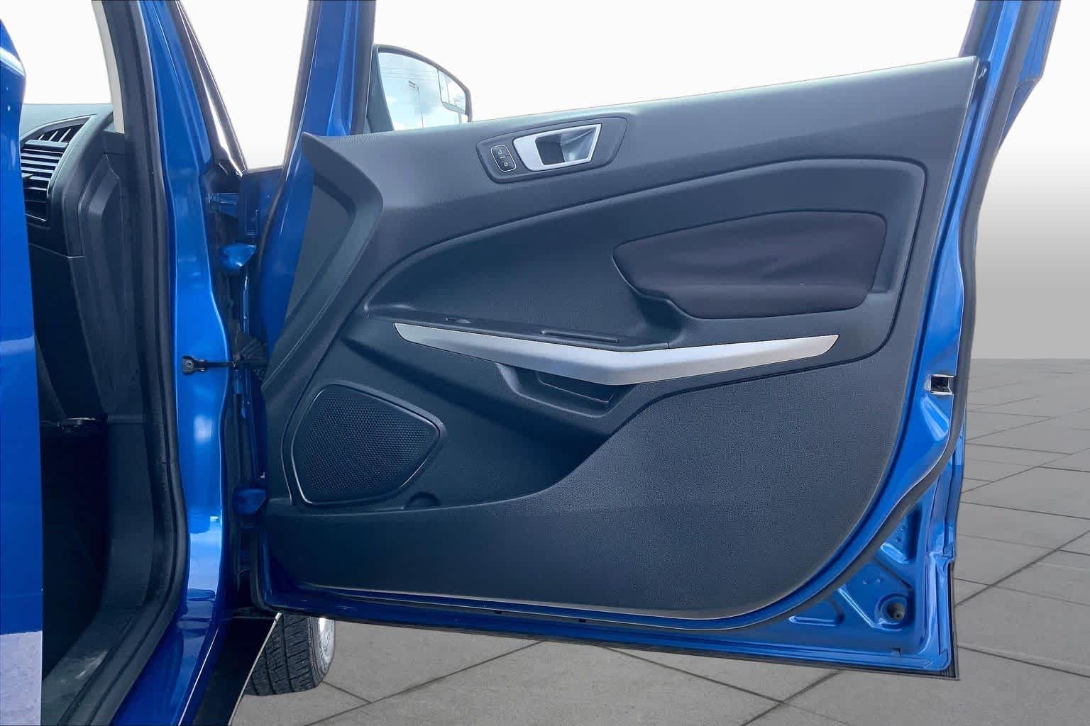 Used 2018 Lightning Blue Metallic Ford SE image 19