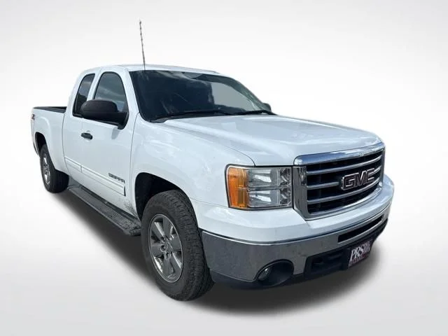 Used 2013 White GMC SLE image 7