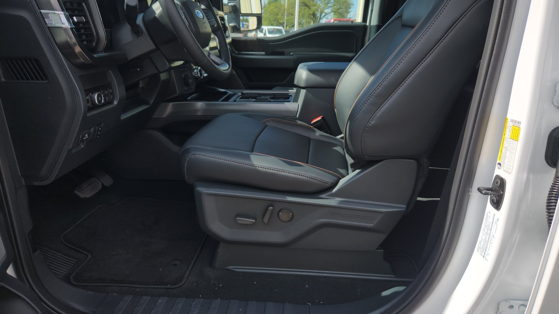 New 2026 Oxford White Ford LARIAT image 13