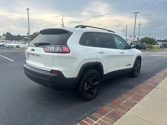 Used 2023 White Jeep Altitude image 7