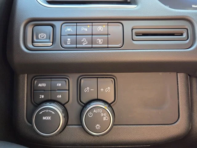 Used 2023 White Chevrolet Z71 image 24