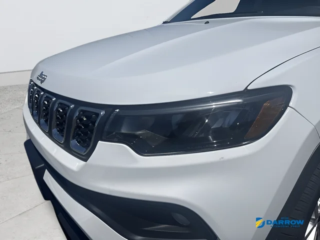 Used 2025 White Jeep Latitude image 21