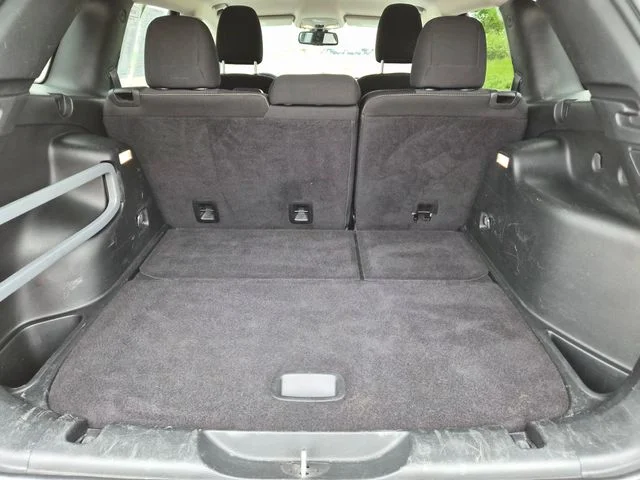 Used 2017 Silver Jeep Latitude image 11