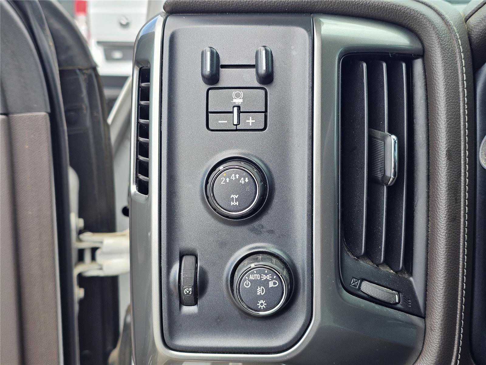 Used 2019 Summit White Chevrolet LTZ image 19