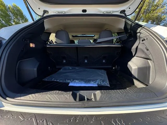 New 2026 CRYSTAL WHITE PEARL Subaru Premium image 36