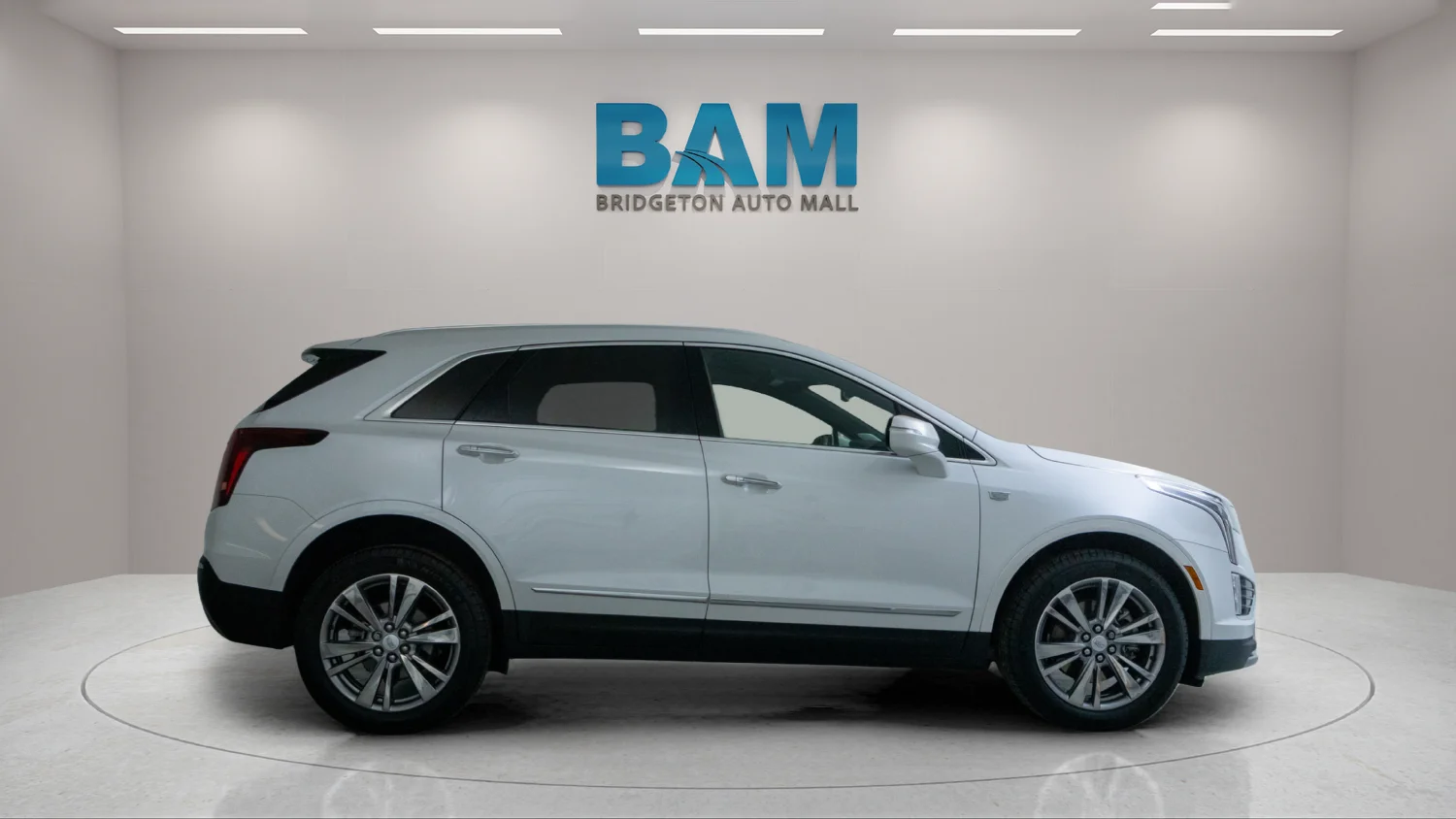 Used 2025 White Cadillac Premium Luxury image 8