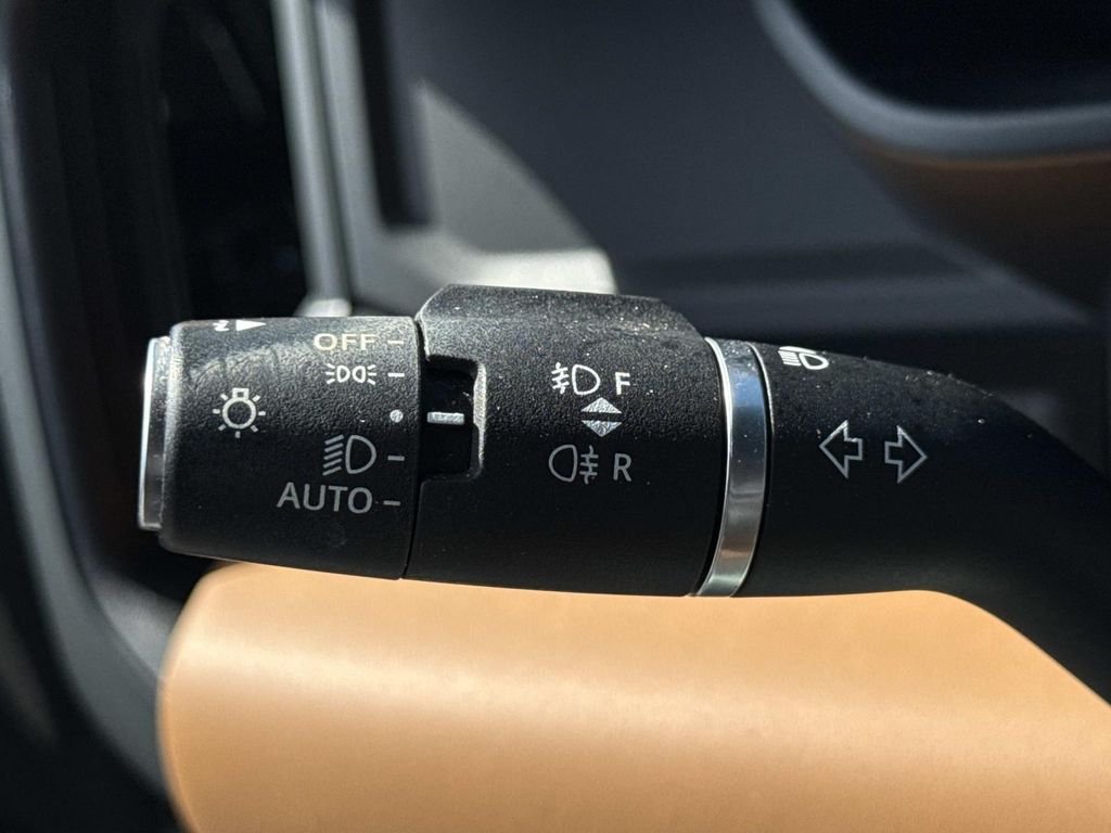 Used 2024 Gray Land Rover X image 8