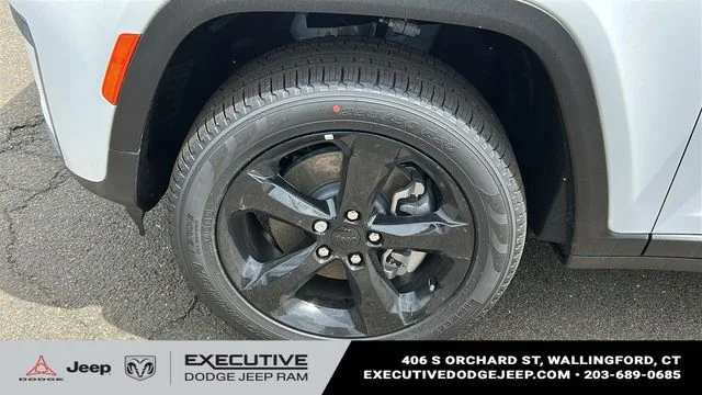 New 2026 Bright White Clear-Coat Exterior Paint Jeep Limited image 8