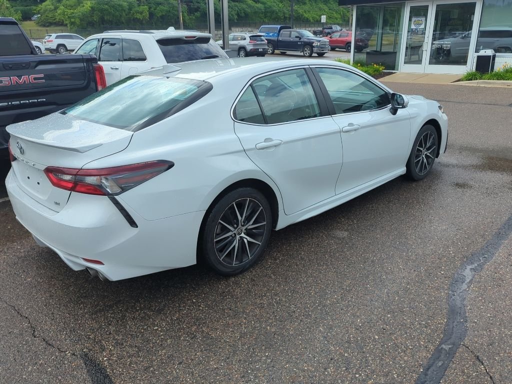 Used 2023 Ice Toyota SE image 4