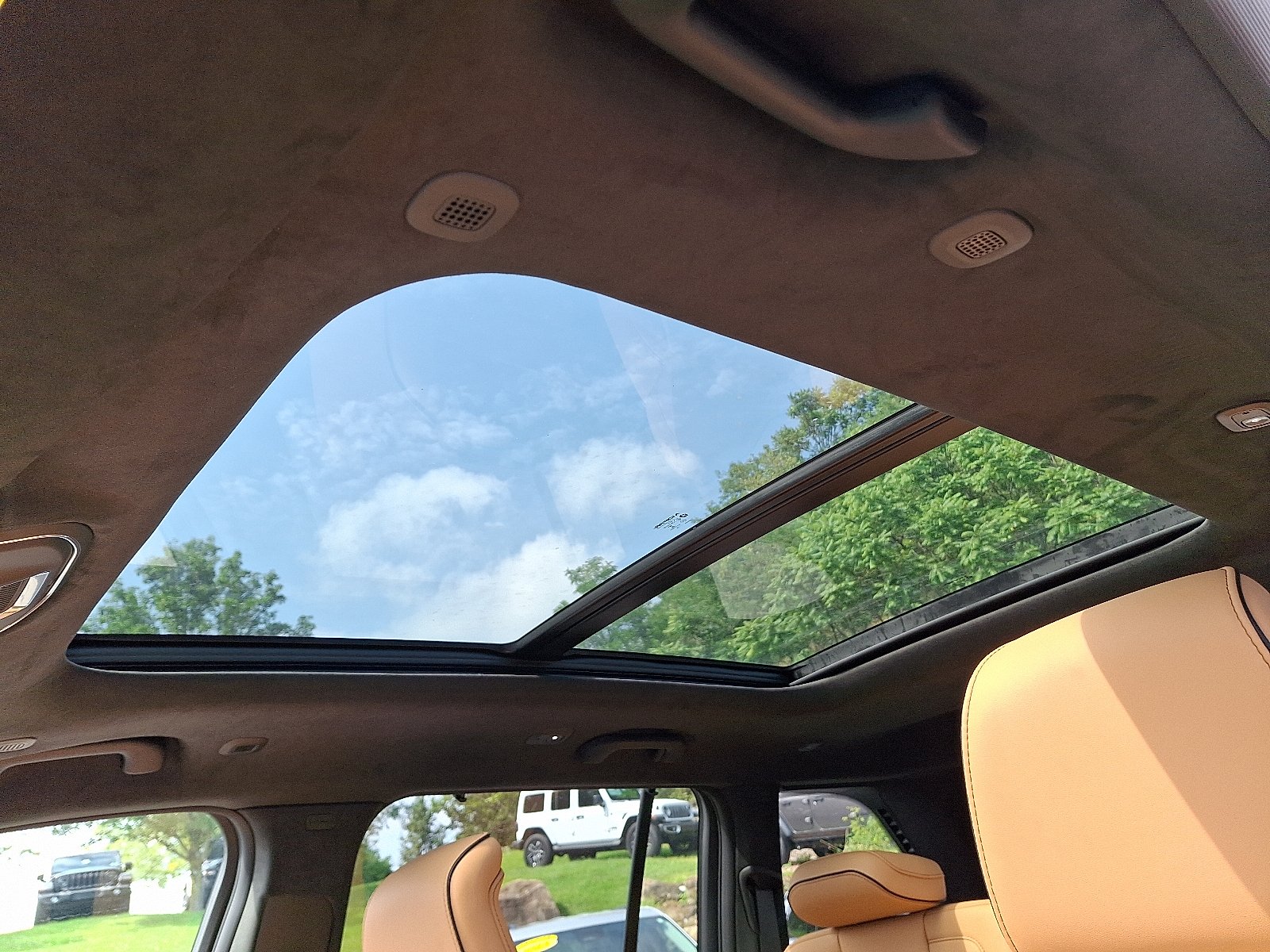 New 2027 High-Gloss Black Paint Jeep Summit 4x4 image 9