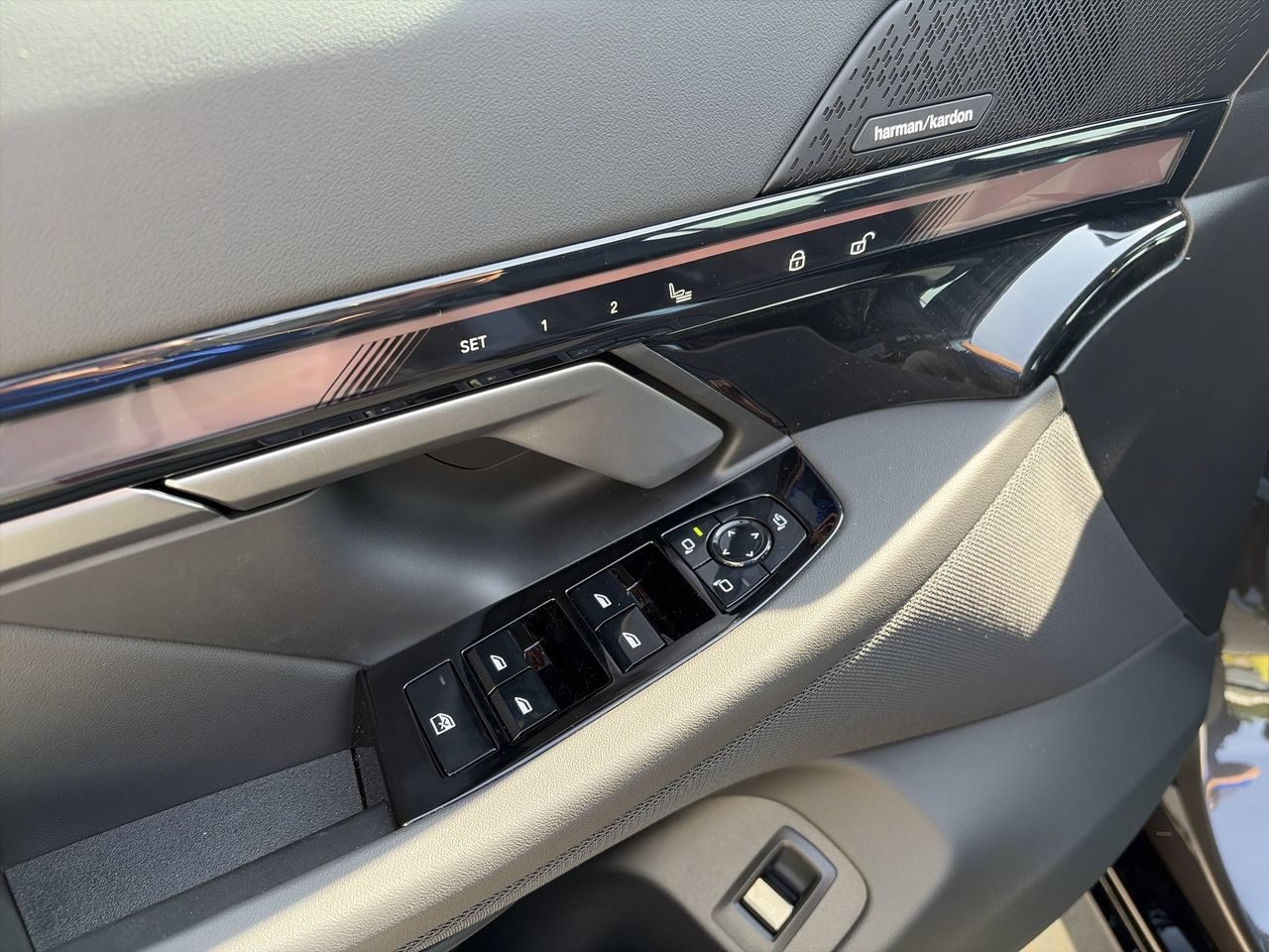 Used 2027 Dark Graphite Metallic BMW 530i image 19