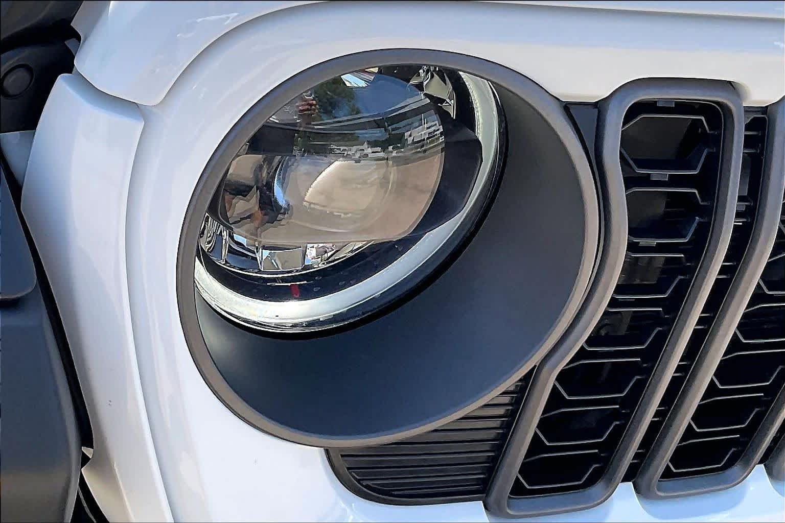 Used 2026 Bright White Clearcoat Jeep Rubicon image 27