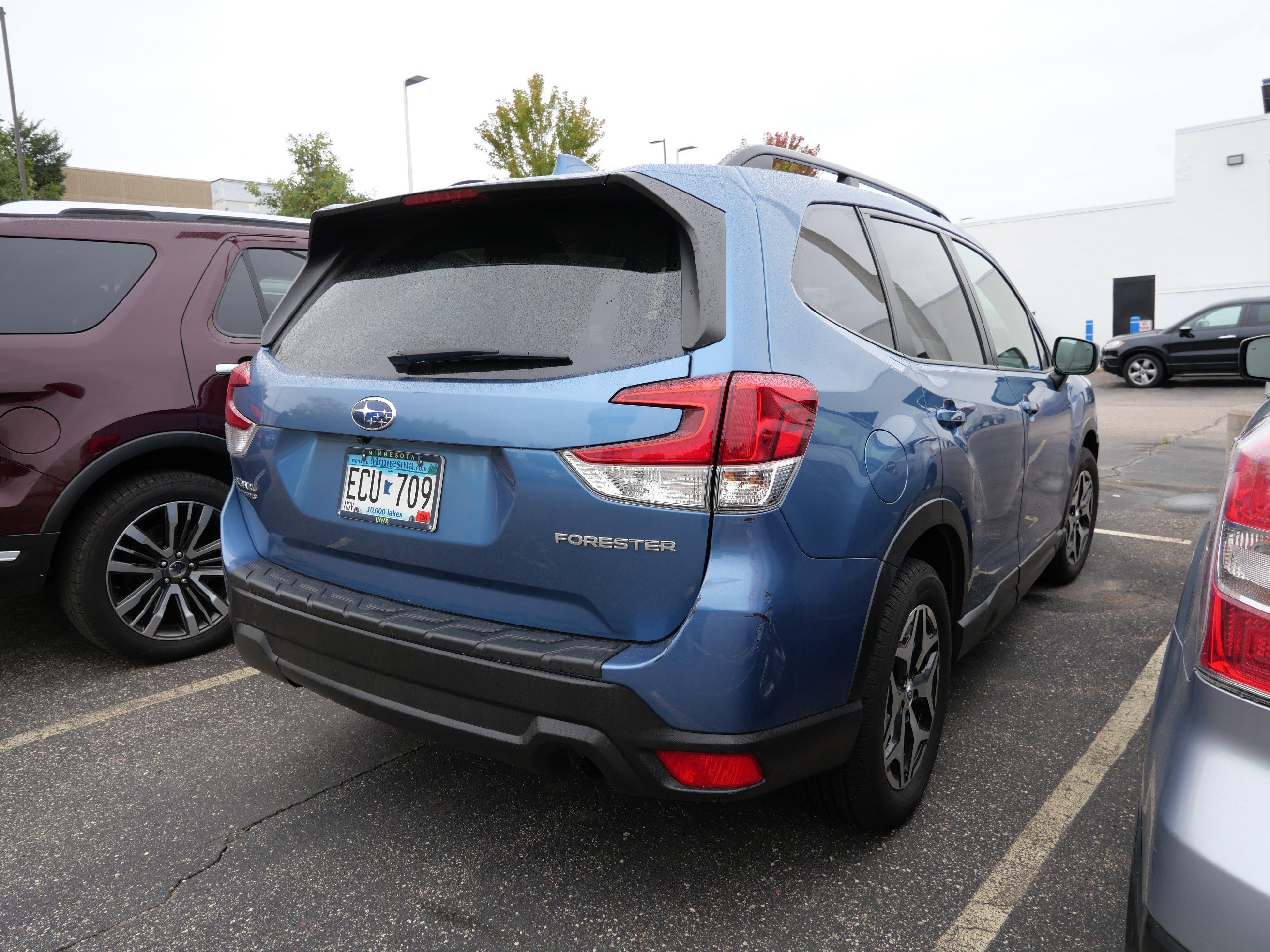 Used 2020 Horizon Blue Pearl Subaru Premium image 7