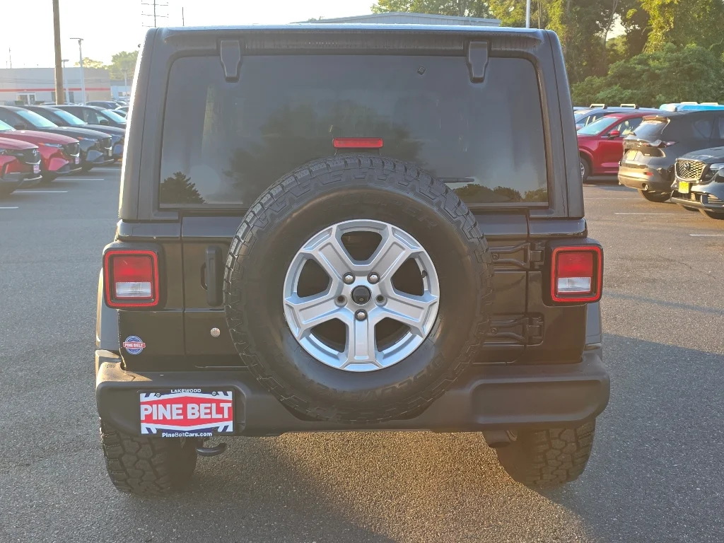 Used 2018 Black Clear Coat Jeep Unlimited Sport S image 15
