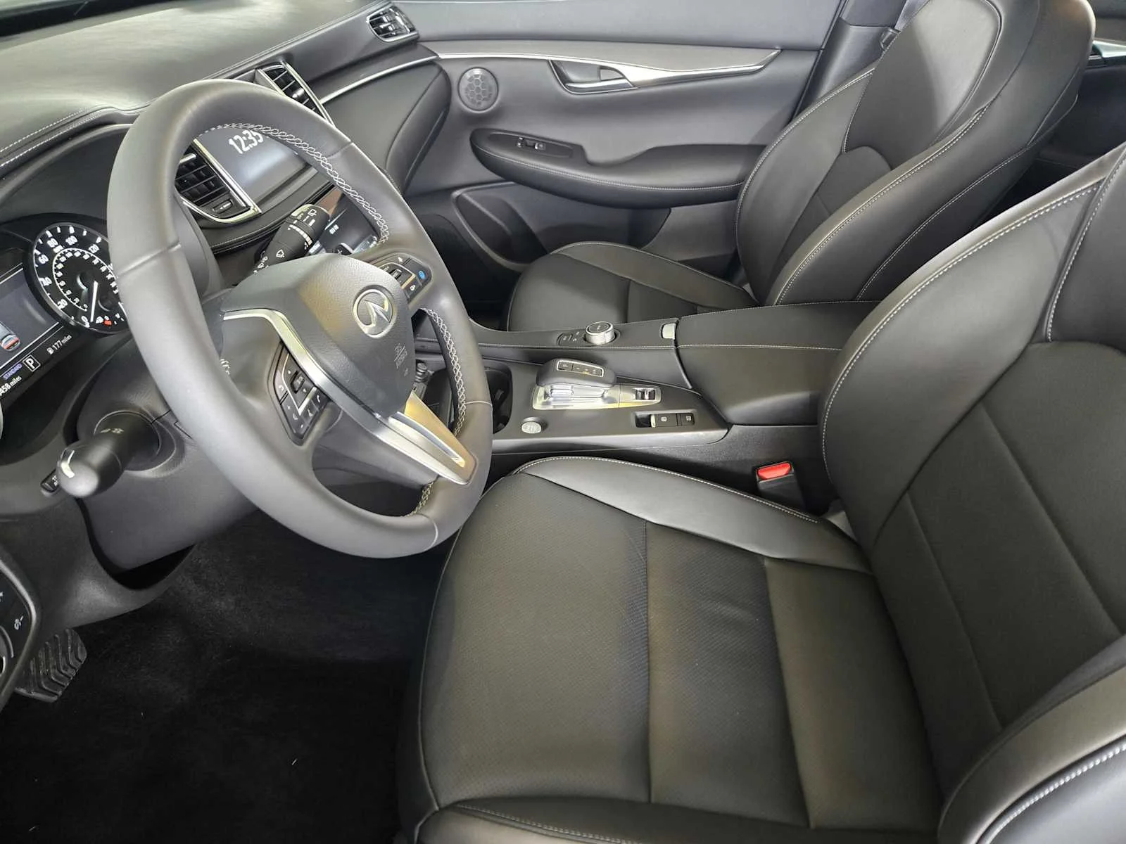Certified Used 2023 Graphite Shadow INFINITI LUXE image 12