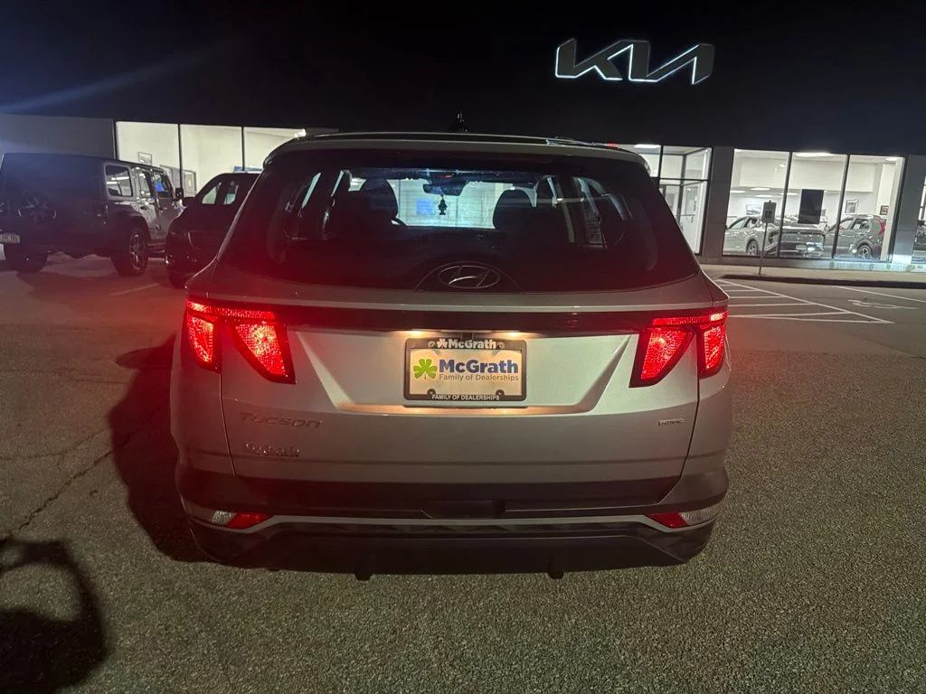 Used 2024 Silver Hyundai SE image 5