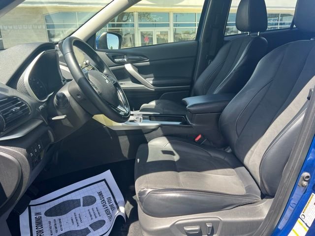 Used 2024 Blue Mitsubishi SE image 10