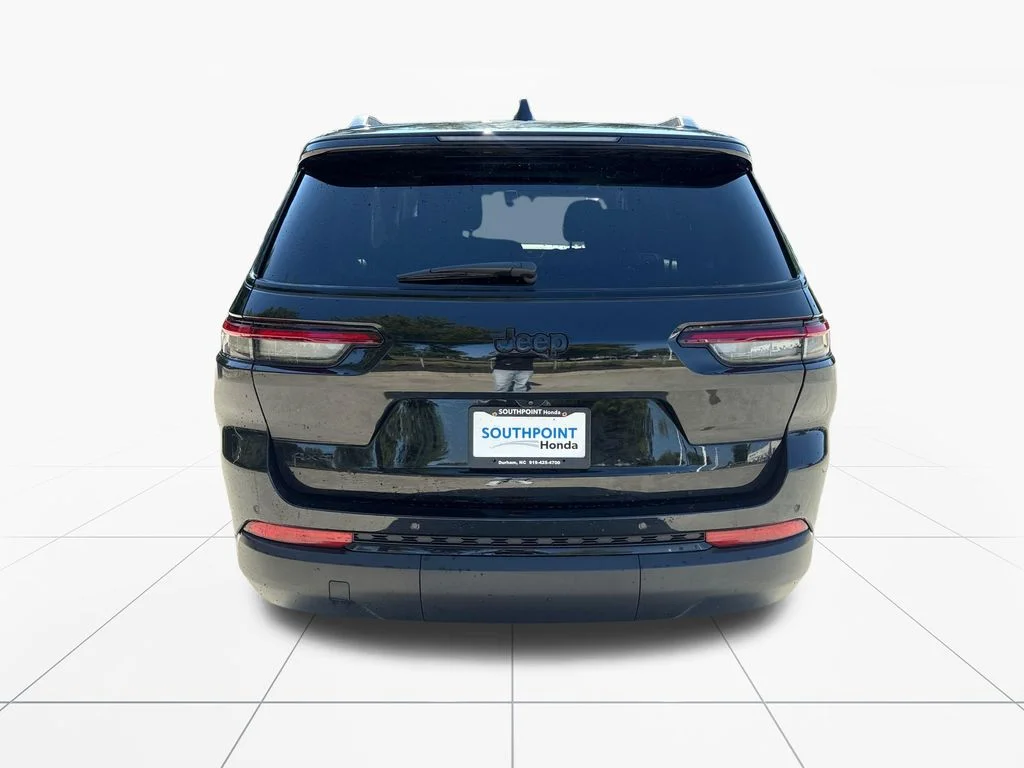 Used 2025 Diamond Black Jeep Altitude X image 7
